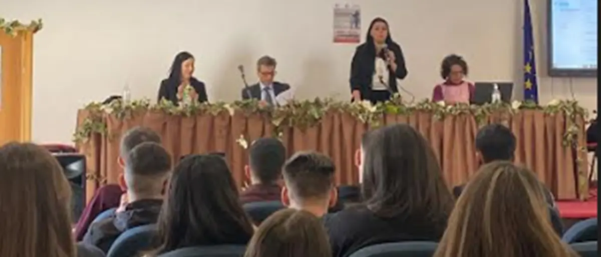 Zero like al cyberbullo, l'incontro tra il questore di Vibo e gli studenti del “De Filippis- Prestia”