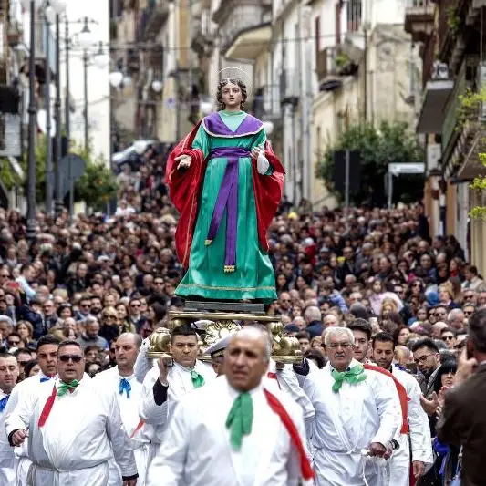 Vibo, appello al vescovo: «Ci faccia rivivere i riti della settimana santa»
