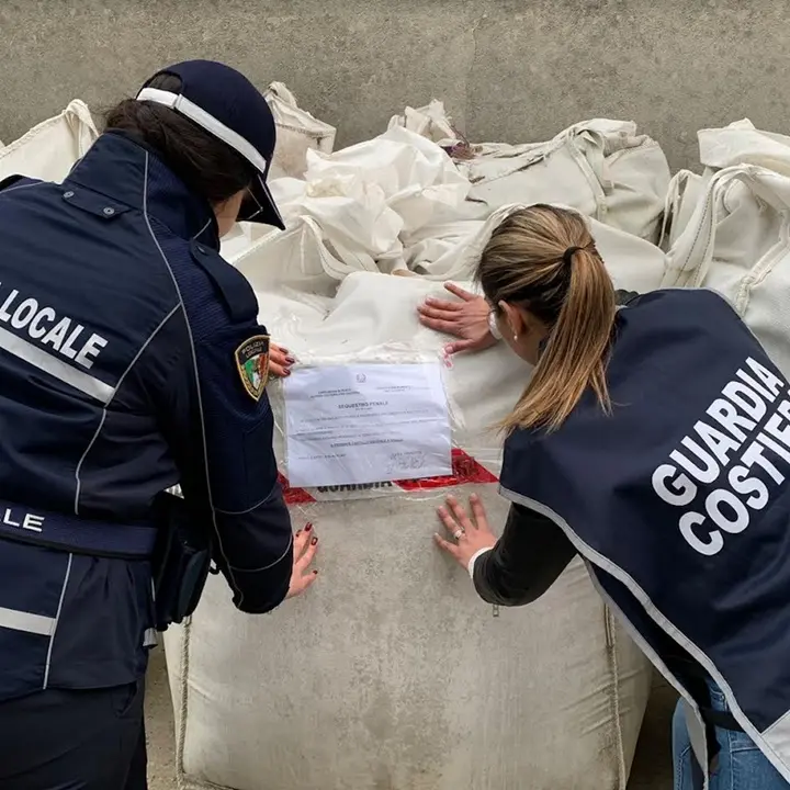 Vibo: Capitaneria e Polizia locale sequestrano un'attività di commercio e lavorazione marmi