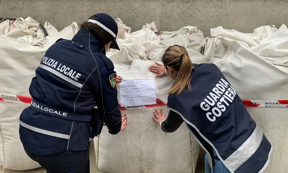 Vibo: Capitaneria e Polizia locale sequestrano un'attività di commercio e lavorazione marmi