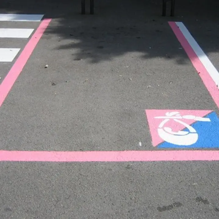 Pizzo, per neo genitori e donne in gravidanza arrivano gli “stalli rosa”