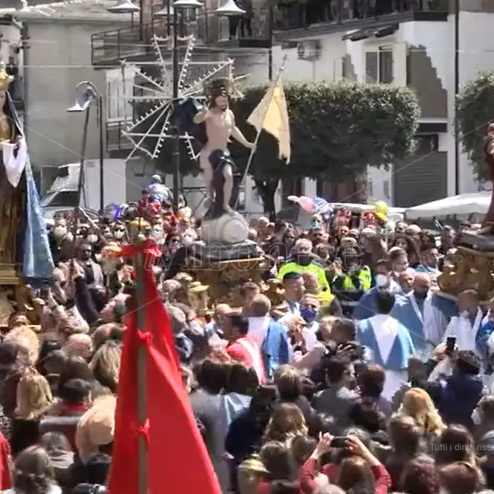 Dall’intronizzazione alla ‘Ncrinata: i suggestivi riti della Pasqua a Dasà -Video
