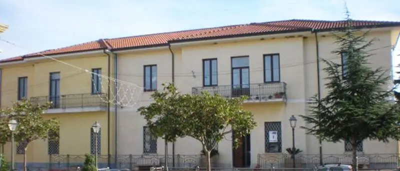 Zambrone, il Comune omaggia i diciottenni con un libro