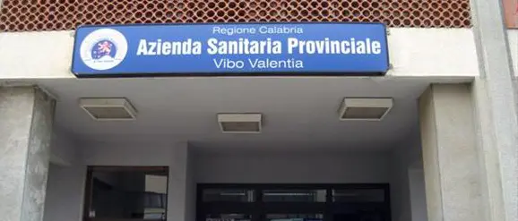 Medico interdetto si candida a dirigente dell’Asp di Vibo: arrestato