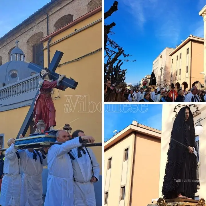 Le vare, a Vibo la processione che racconta la Passione e morte di Gesù -Foto e Video
