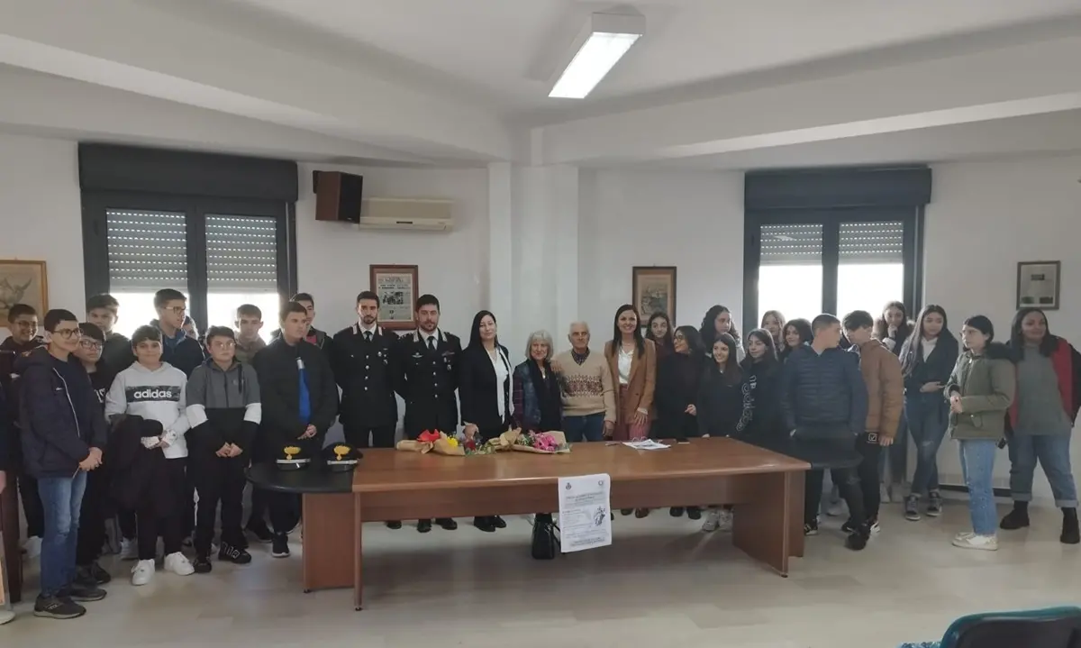 Nell'anniversario della morte di Matteo Vinci, ConDivisa e Ammazzateci tutti incontrano gli studenti