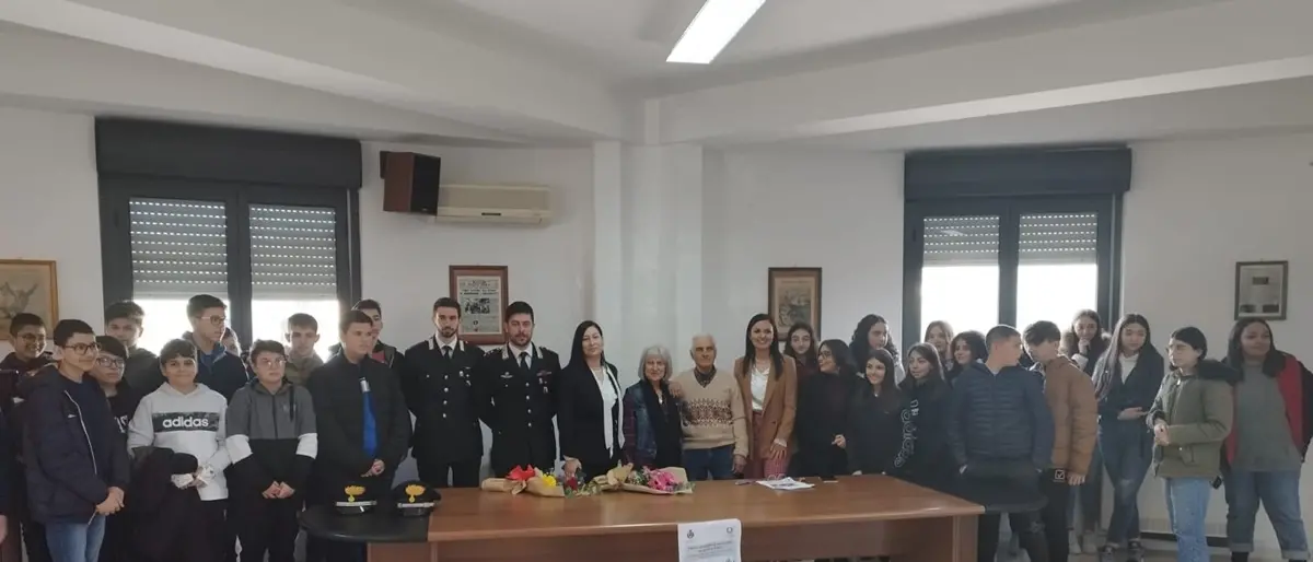 Nell'anniversario della morte di Matteo Vinci, ConDivisa e Ammazzateci tutti incontrano gli studenti