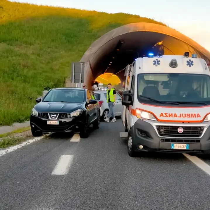 Incidente sull'A2 nei pressi di Mileto, motociclista trasportato in elisoccorso