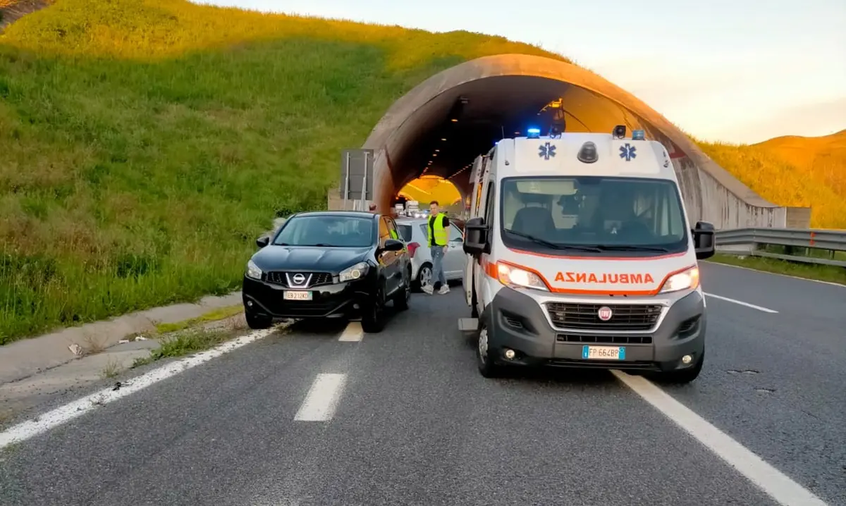 Incidente sull'A2 nei pressi di Mileto, motociclista trasportato in elisoccorso