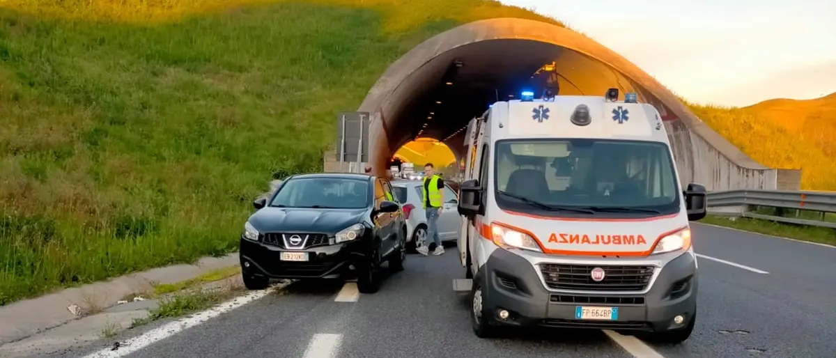 Incidente sull'A2 nei pressi di Mileto, motociclista trasportato in elisoccorso