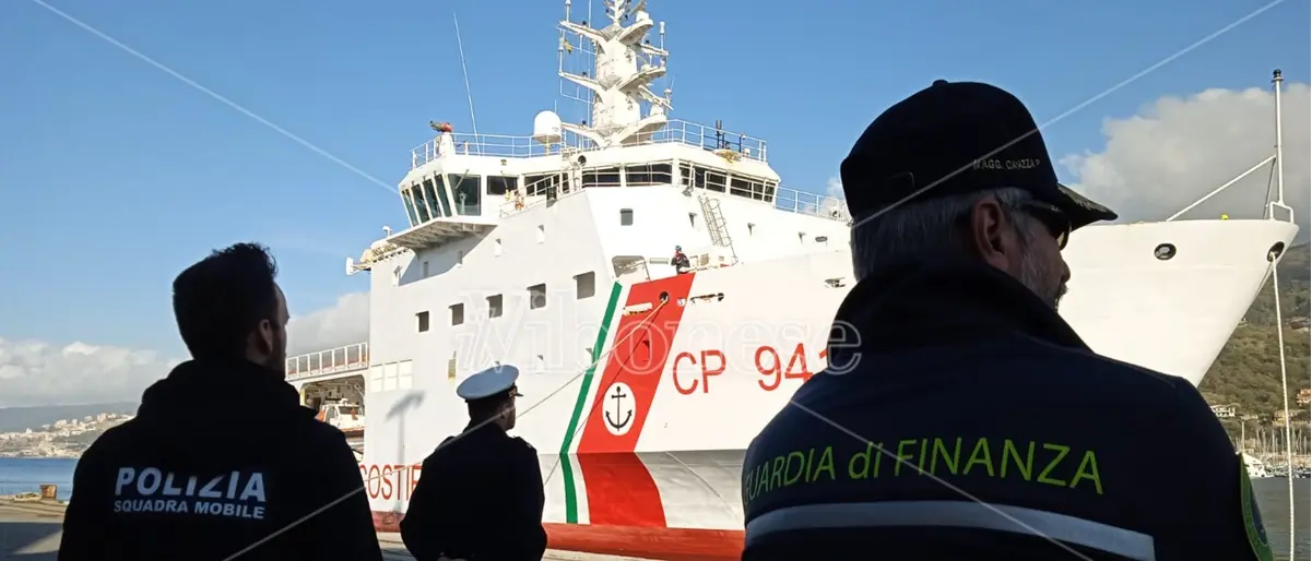 Arrivati al porto di Vibo Marina 390 migranti a bordo della nave Diciotti: ci sono anche 25 bambini
