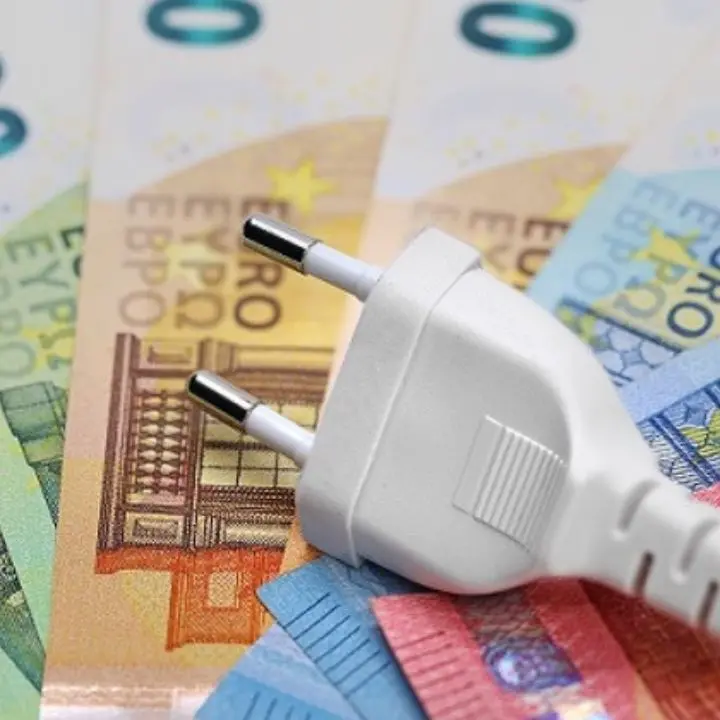 Bollette energia elettrica, Vibo Valentia è la provincia calabrese dove si è speso meno
