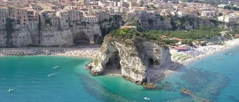 Tropea è il borgo più bello d’Italia: la località vibonese vince il concorso 2021 - Video