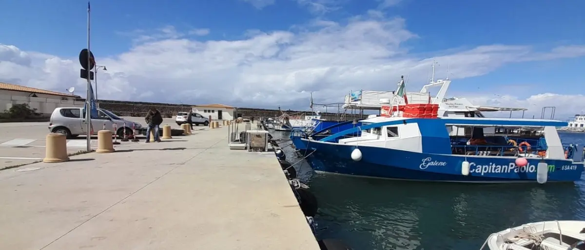 Porto di Tropea senz'acqua e corrente da un mese, pescatori e scafisti sul piede di guerra