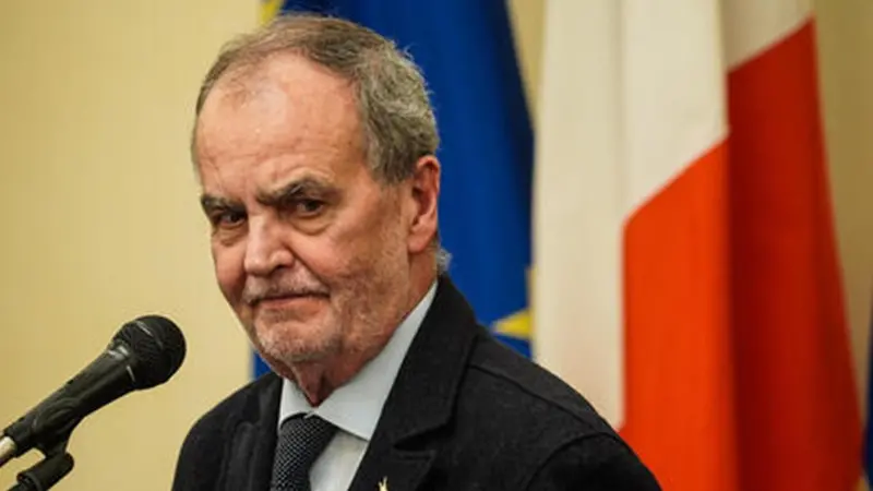 Il ministro per gli Affari Regionali e le Autonomie Roberto Calderoli nel corso della conferenza stampa sulle autonomie regionali nella sede della Regione Campania a Napoli, 9 Dicembre 2022. ANSA/CESARE ABBATE , ANSA