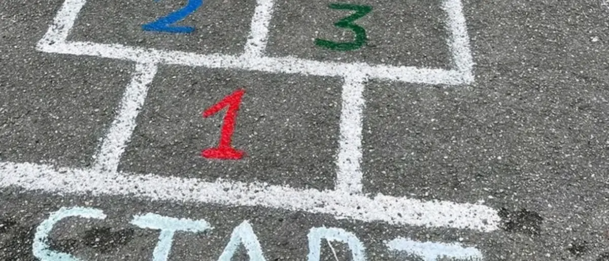 Vibo, nel cortile della scuola Buccarelli realizzato un parco giochi diffuso