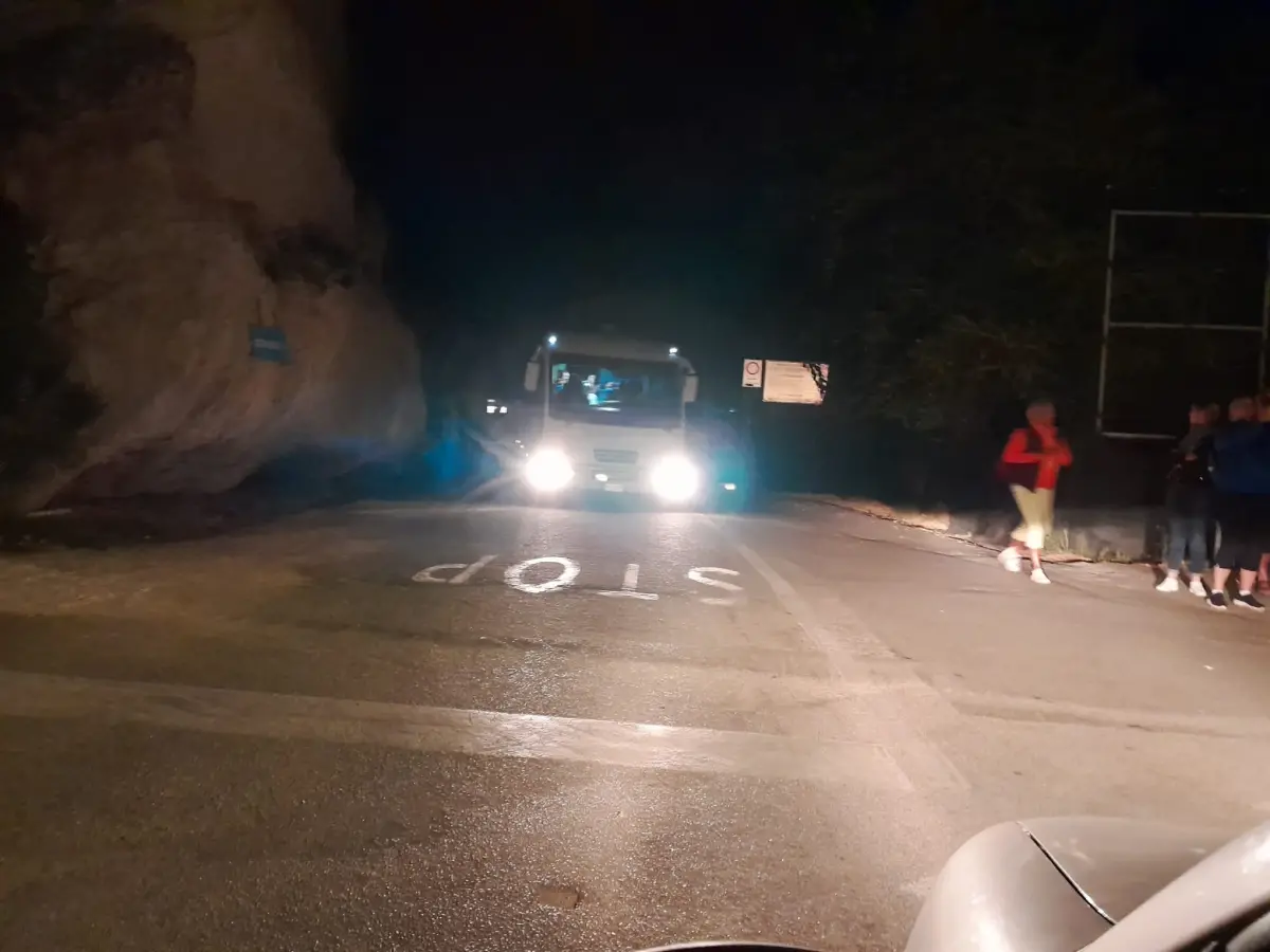 Tropea, porto commerciale perennemente al buio pure in estate e non mancano le proteste