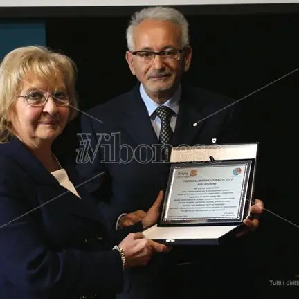 Tropea, la giornalista Vittoria Saccà premiata dal Rotary - Video