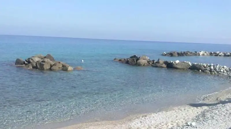 Ricadi,\u00A0mare fuori dai parametri a Torre Ruffa: scatta il divieto di balneazione in uno dei tratti più frequentati\n