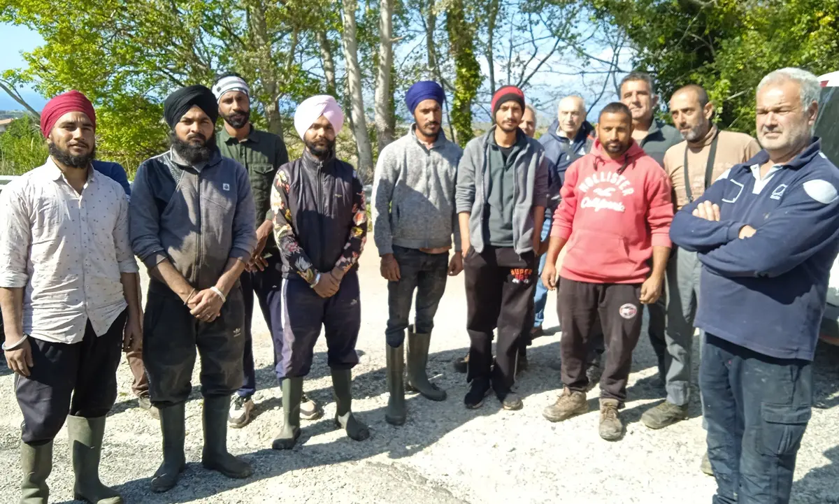 La protesta dei produttori di Cipolla rossa Igp: «I nostri campi a secco, senza acqua perderemo il raccolto» - Video