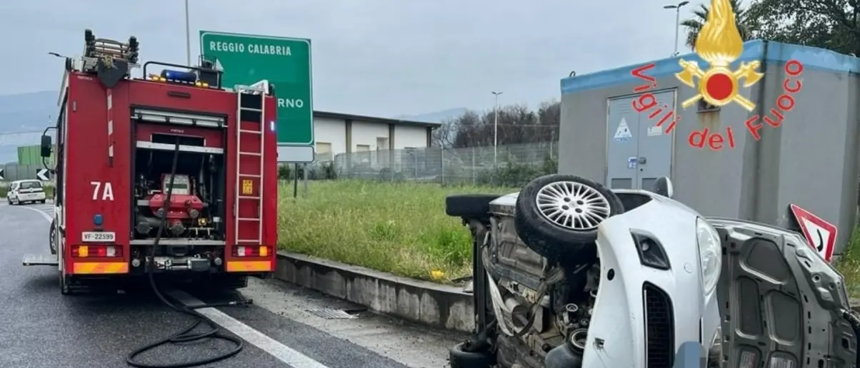 Incidente allo svincolo autostradale di Lamezia, donna trasferita in ospedale con elisoccorso