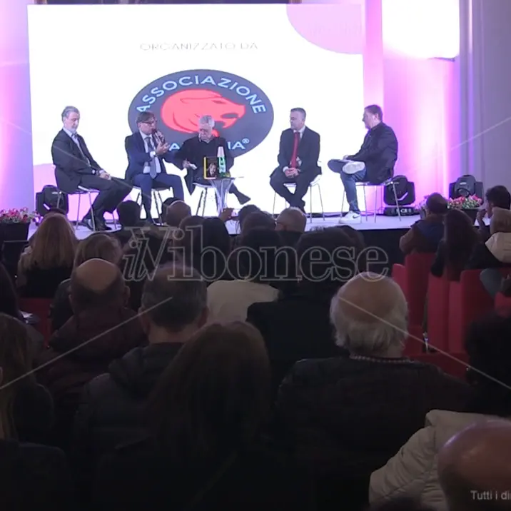 Festival del Sud a Vibo Valentia, chiusura col botto con Martelli e Scopelliti - Video