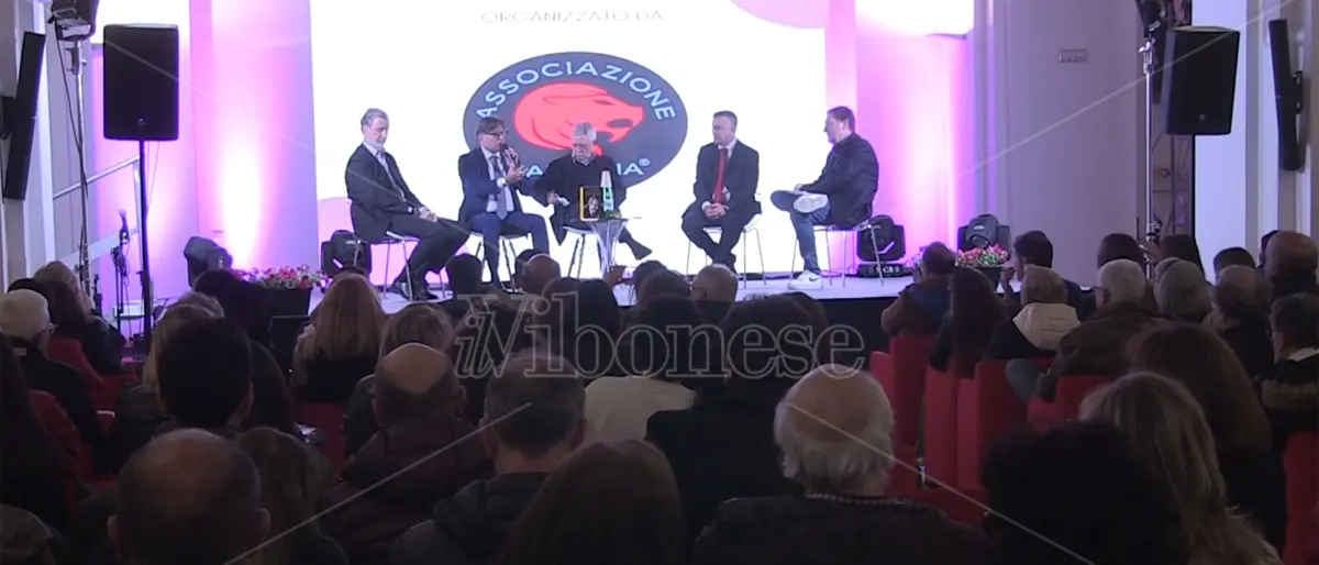 Festival del Sud a Vibo Valentia, chiusura col botto con Martelli e Scopelliti - Video