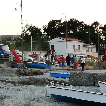 Briatico, pescatori preoccupati per le mareggiate: «Il borgo marinaro rischia di scomparire»