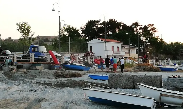 Briatico, pescatori preoccupati per le mareggiate: «Il borgo marinaro rischia di scomparire»