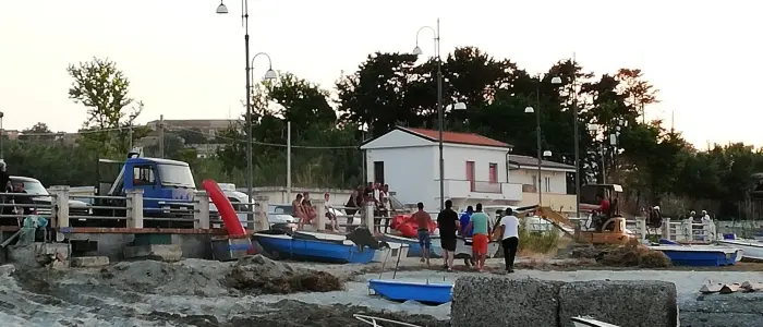 Briatico, pescatori preoccupati per le mareggiate: «Il borgo marinaro rischia di scomparire»