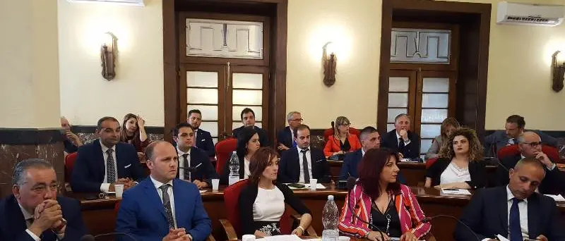 Vibo, Comune parte civile in processi per mafia: firma anche la maggioranza