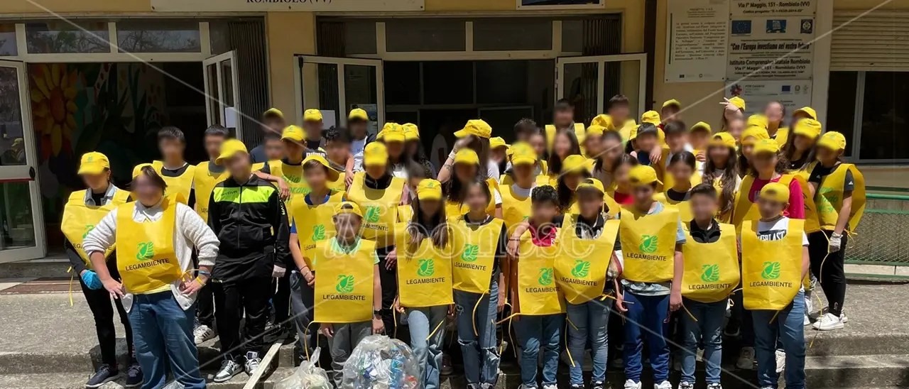 Rombiolo, gli alunni della scuola media insieme a Legambiente per un mondo più pulito