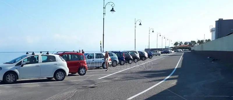 Vibo Marina, spiaggia di via Vespucci: il parcheggio rimane gratuito
