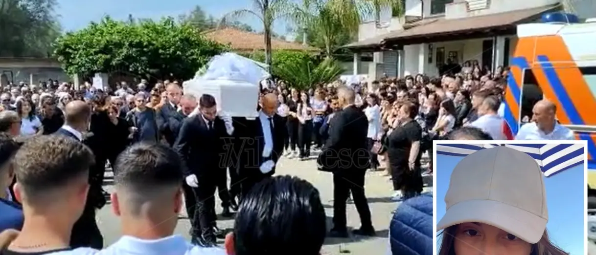 Rizziconi: l’ultimo saluto a Denise Galatà, morta in un incidente sul fiume Lao