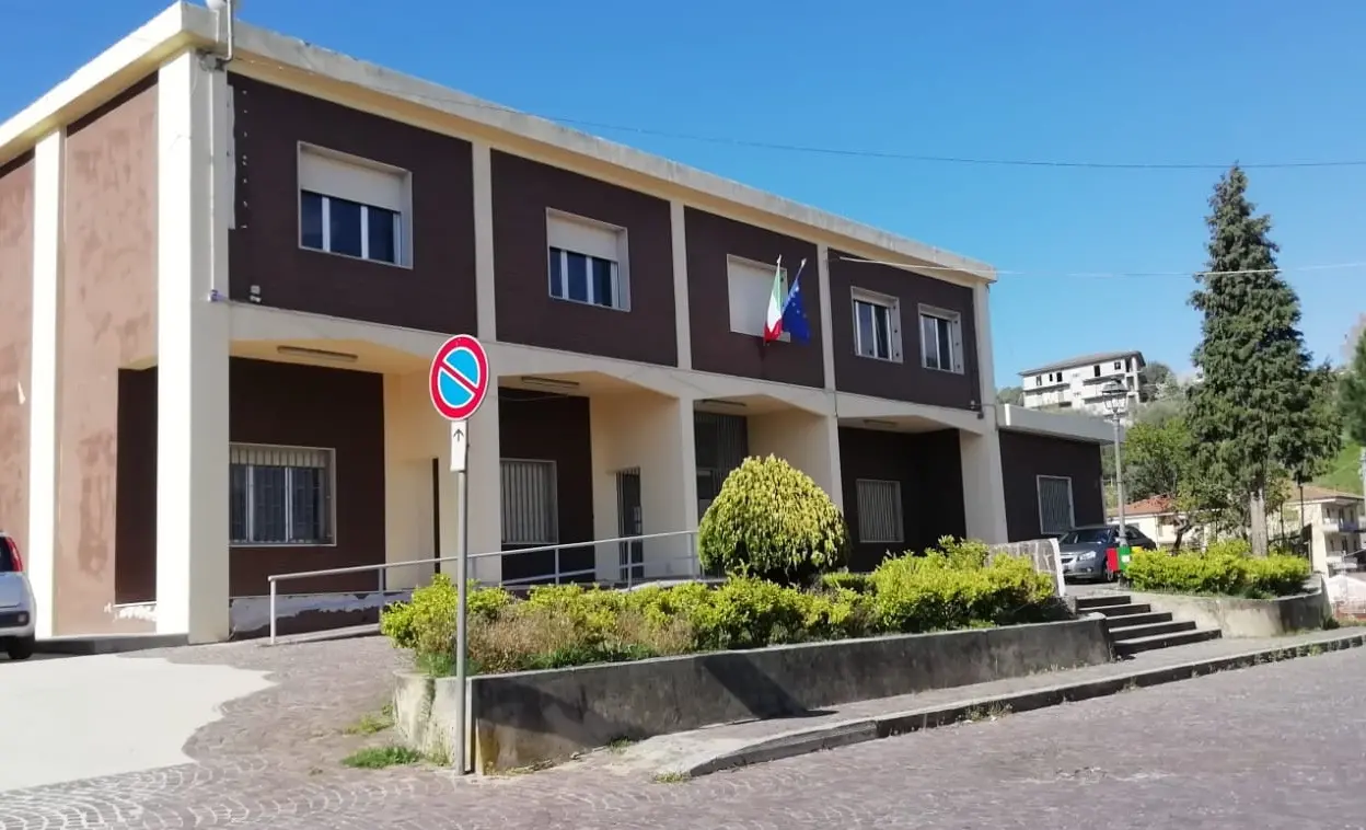 Jonadi, domani l’inaugurazione della mostra “JΩNAΩΣ” con le opere donate dal maestro Alfredo Mazzotta