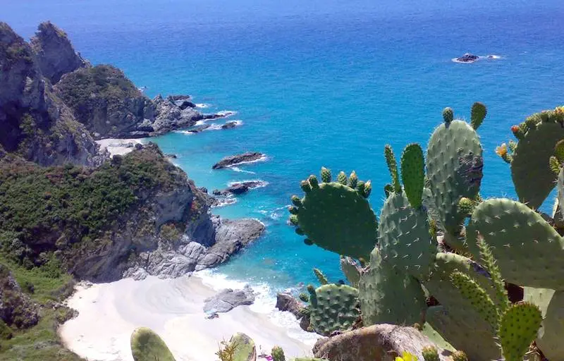 Gli stranieri scelgono il Vibonese, ma il biglietto da visita sono strade \"colabrodo\"