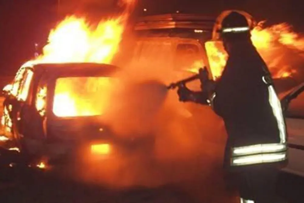 Due auto in fiamme a Nicotera, indagano i carabinieri