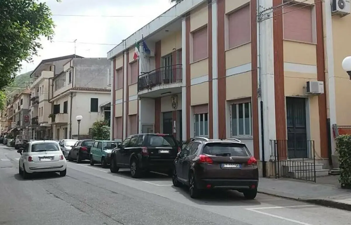 Parghelia, l'opposizione invoca «legalità» e mette sulla graticola il sindaco