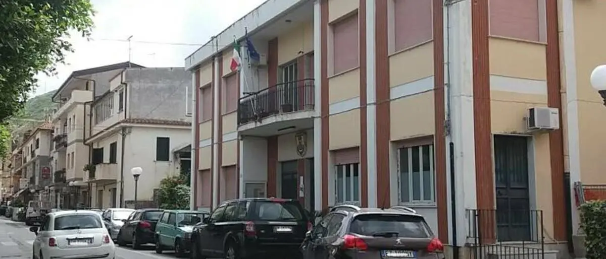 «Parghelia è prigioniera di un'amministrazione senza futuro»: l'opposizione si scaglia contro Landro e sgrana il rosario delle accuse