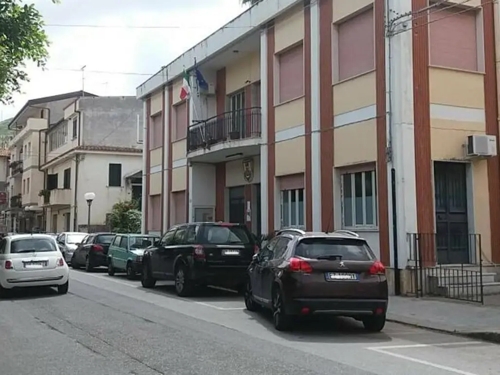 «Parghelia è prigioniera di un'amministrazione senza futuro»: l'opposizione si scaglia contro Landro e sgrana il rosario delle accuse