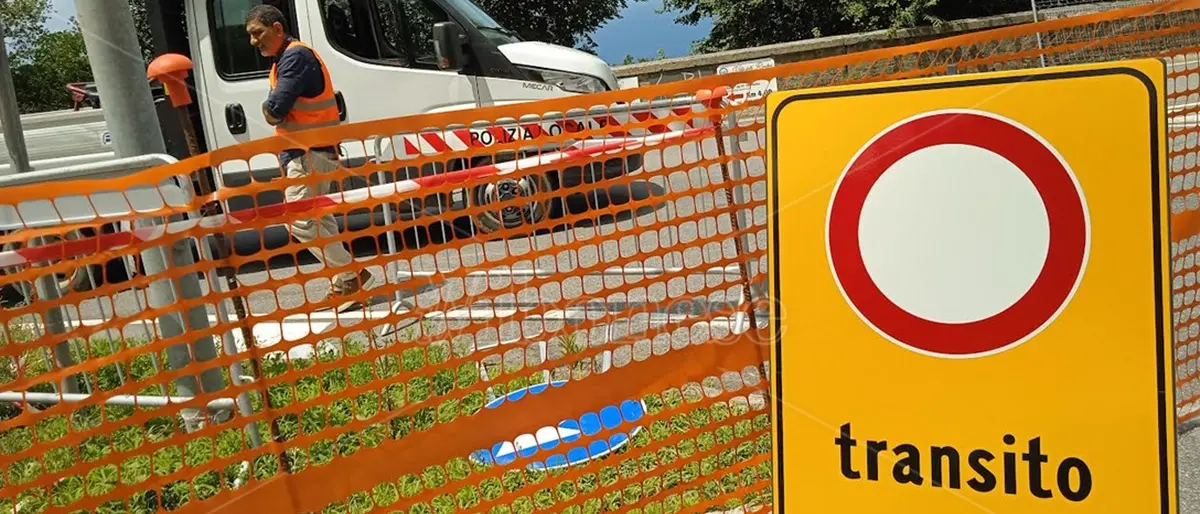 La strada chiude e Longobardi resta isolata: «Speravamo di lavorare d'estate con i turisti e invece...» -Video