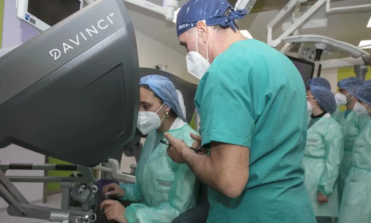 Operate dal robot Da Vinci, tre pazienti ringraziano l’equipe del vibonese Nardo