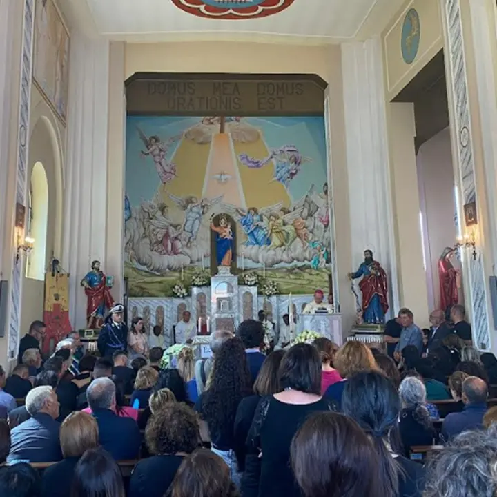 A Natile i funerali della famiglia distrutta da un tragico incidente nel reggino