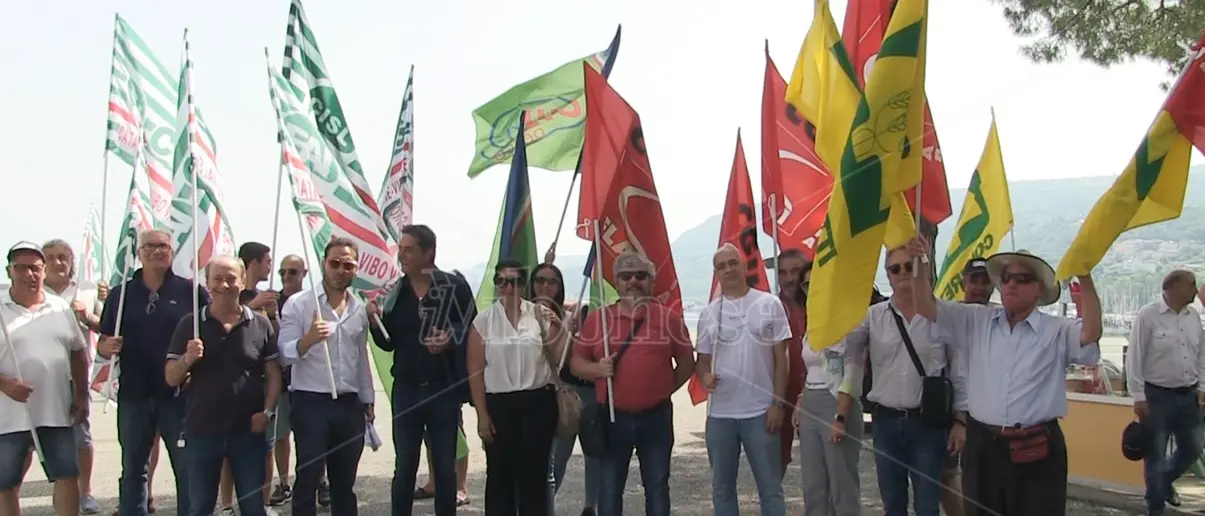 Vibo Marina, pescatori e sindacati in piazza contro le nuove regole Ue - Video