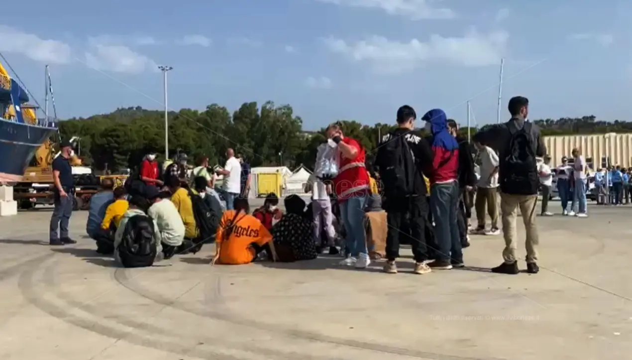 Sbarco di migranti a Roccella Ionica, arrivati in 77