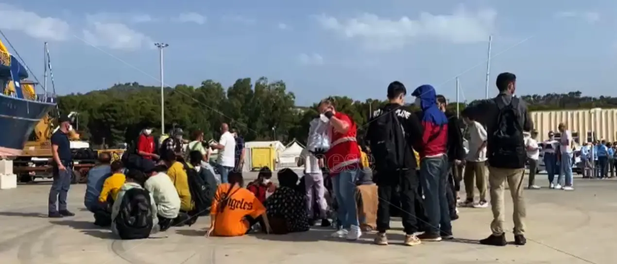 Sbarco di migranti a Roccella Ionica, arrivati in 77