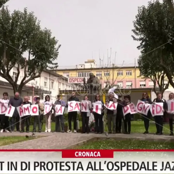 Vibo Valentia: nuovo sit in di protesta davanti allo Jazzolino - Video