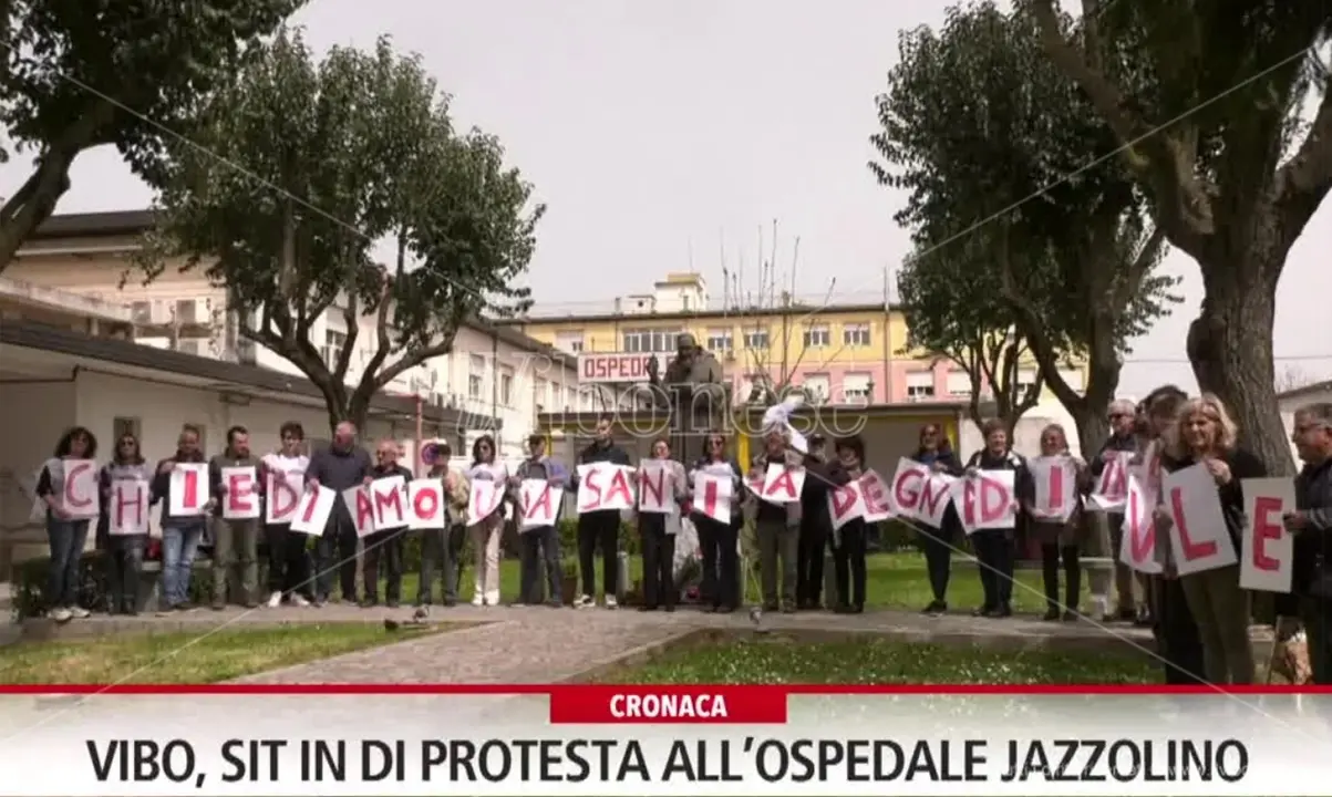 Vibo Valentia: nuovo sit in di protesta davanti allo Jazzolino - Video