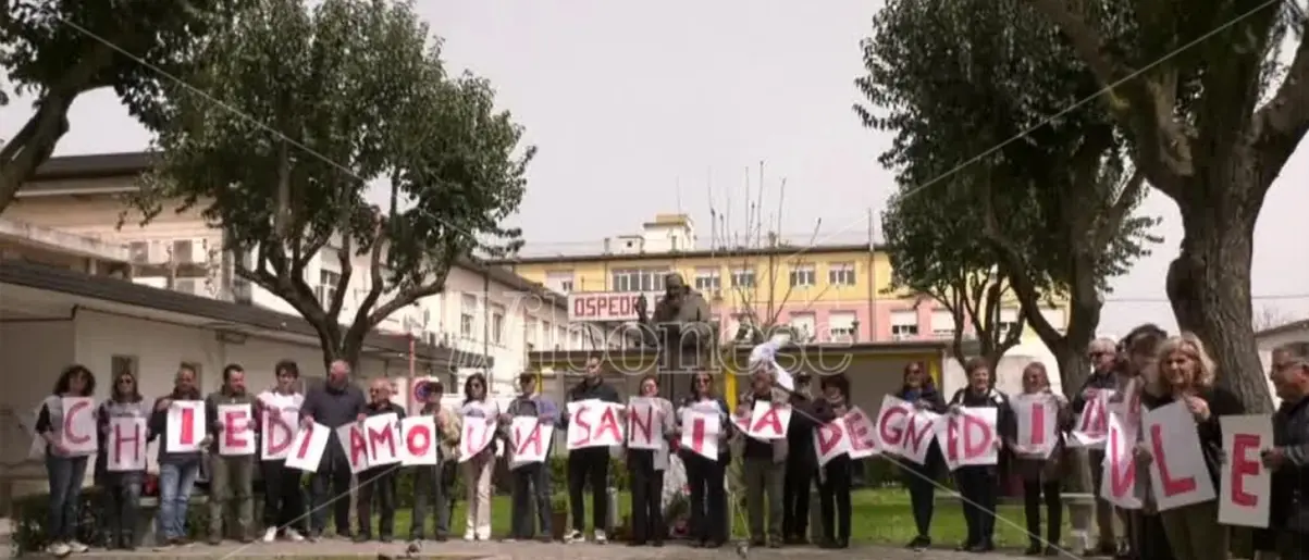 Vibo Valentia: nuovo sit in di protesta davanti allo Jazzolino - Video