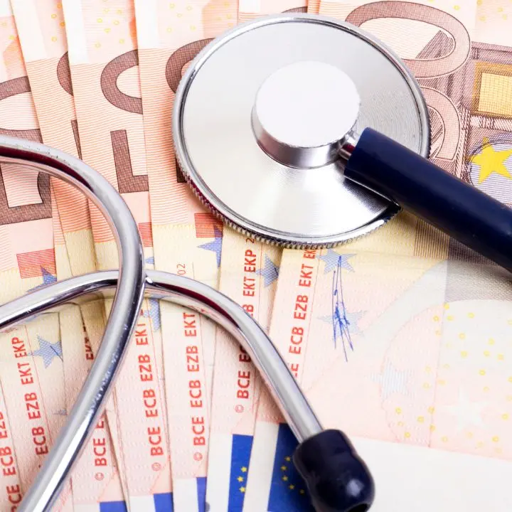 Medici arrestati a Catanzaro, ci sono anche un cardiologo e un gastroenterologo: così avrebbero dirottato i pazienti verso i loro studi privati